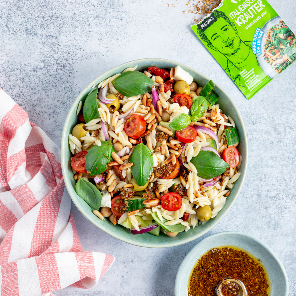 Mediterraner Orzo Salat | Rezept | JUST SPICES®