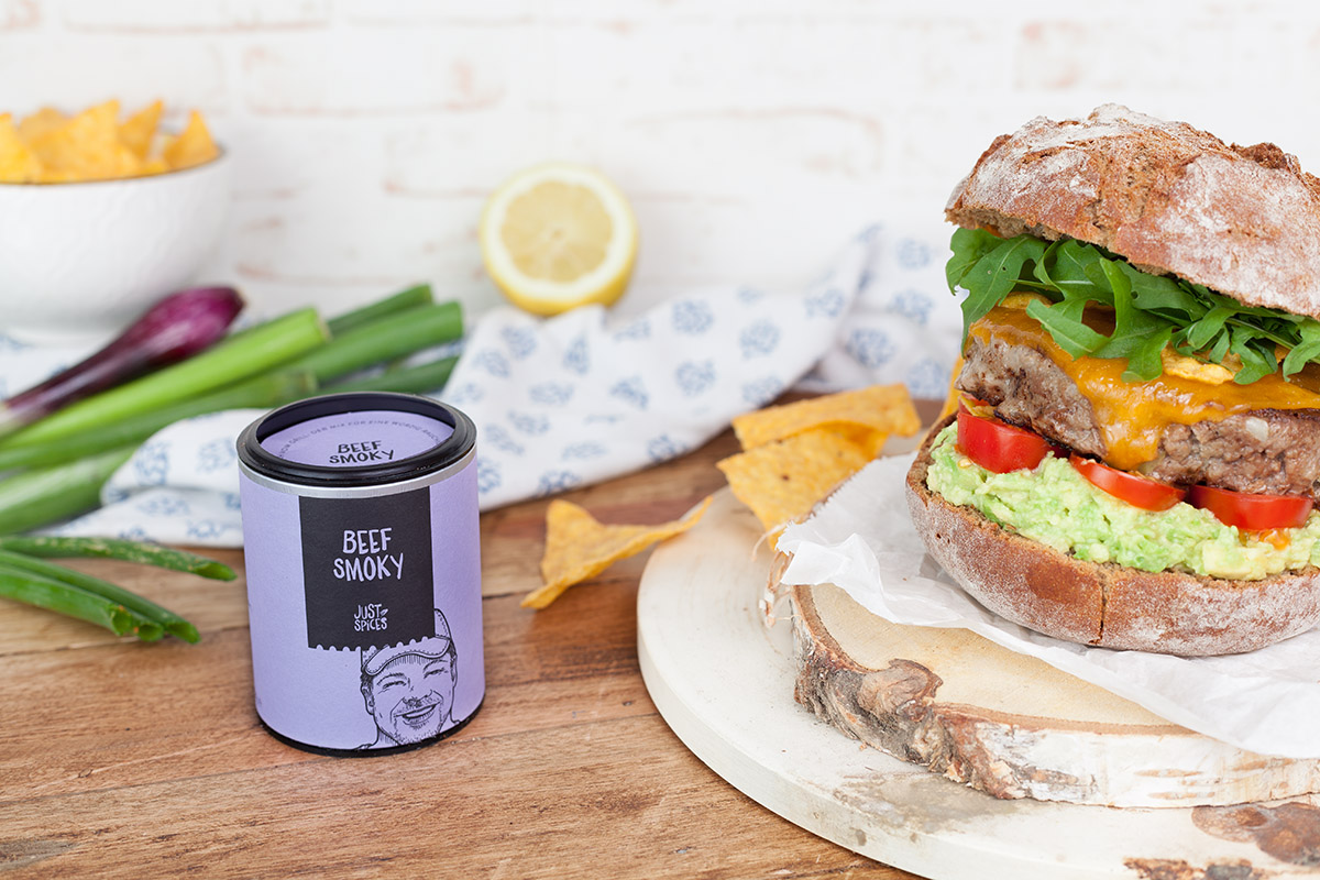 Beef Smoky Burger mit Guacamole | Rezept | JUST SPICES®