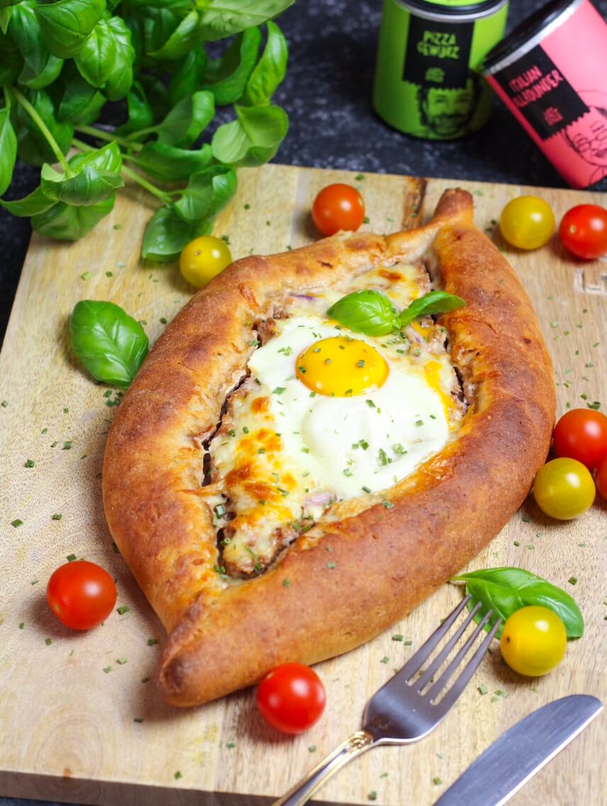 Pide - Gefülltes Pizzabrot (Käse im Rand) | Rezept | JUST SPICES®