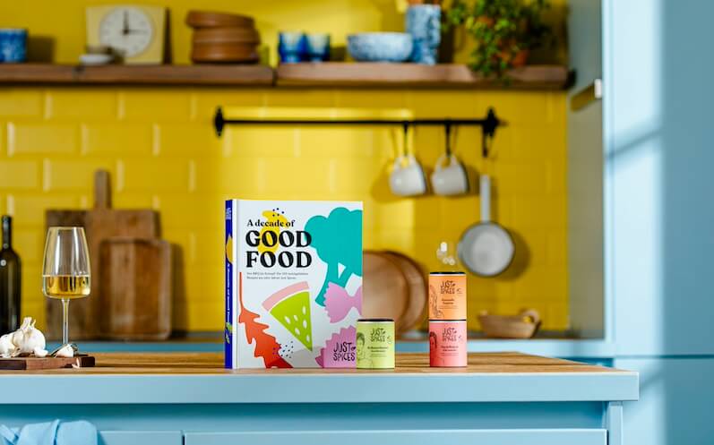 Kochbuch von Just Spices mit dem Titel "A decade of goog food" 