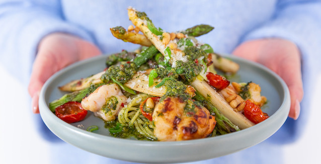 Bärlauch Pasta mit Garnelen und Spargel