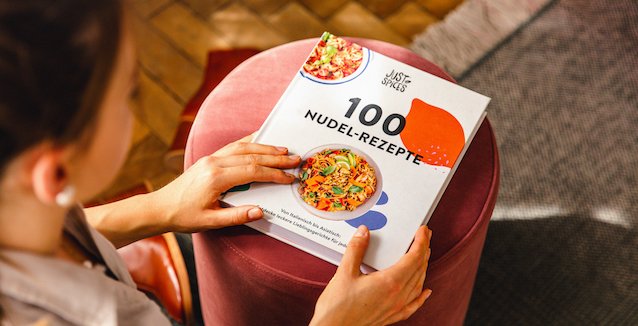 Kochbuch von Just Spices mit dem Titel "100-Nudel Rezepte" 