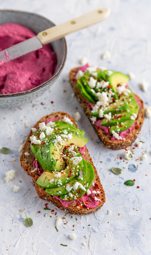 Avocado Brot mit Rote Bete Aufstrich 