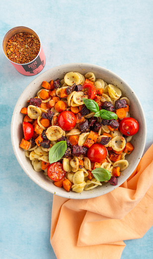 Rote Bete Gemüse Pasta in einer Schüssel 