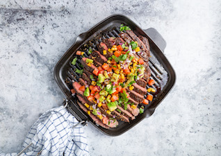 Flank Steak mit Gemüse Salsa 